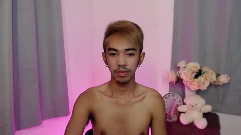 Snapshot of crocodale chatting on 10/28/25, 02:53 crocodale online show from 10/28/25, 02:53