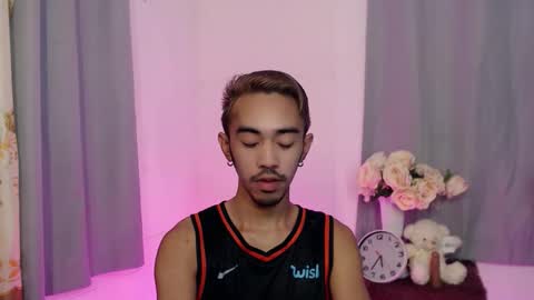 Snapshot of crocodale chatting on 10/30/25, 02:07 crocodale online show from 10/30/25, 02:07