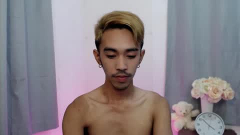 Snapshot of crocodale chatting on 11/14/25, 12:37 crocodale online show from 11/14/25, 12:37