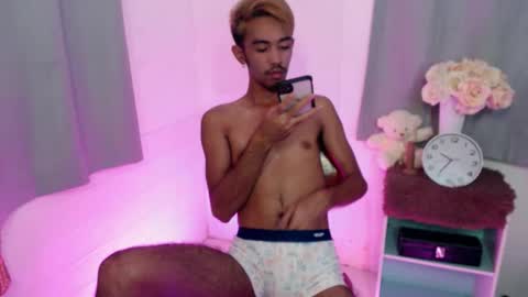 Snapshot of crocodale chatting on 11/19/25, 06:08 crocodale online show from 11/19/25, 06:08