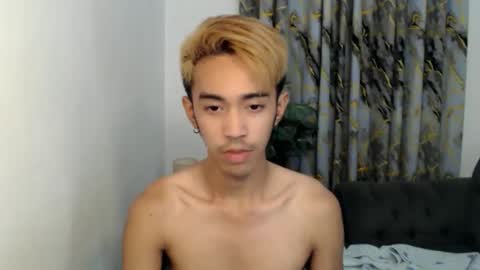 Snapshot of crocodale chatting on 11/21/25, 10:03 crocodale online show from 11/21/25, 10:03