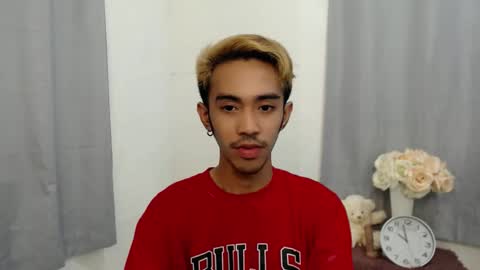 Snapshot of crocodale chatting on 11/23/25, 06:30 crocodale online show from 11/23/25, 06:30