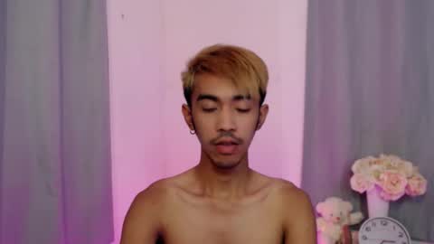 Snapshot of crocodale chatting on 11/24/25, 11:10 crocodale online show from 11/24/25, 11:10