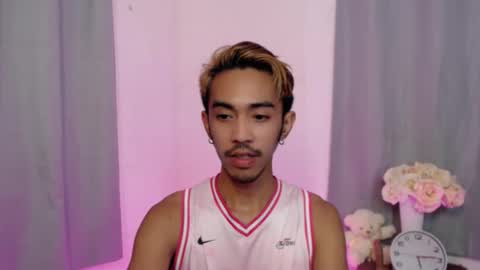 Snapshot of crocodale chatting on 11/27/25, 01:46 crocodale online show from 11/27/25, 01:46