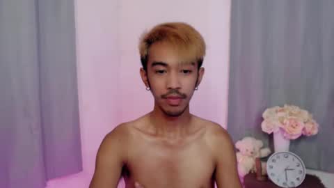 Snapshot of crocodale chatting on 11/28/25, 11:02 crocodale online show from 11/28/25, 11:02