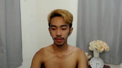 Snapshot of crocodale chatting on 11/29/25, 11:02 crocodale online show from 11/29/25, 11:02