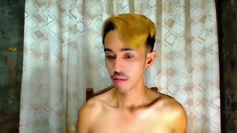 Snapshot of crocodale chatting on 12/18/25, 02:12 crocodale online show from 12/18/25, 02:12