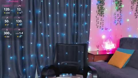 Snapshot of cross_the_line chatting on 11/15/25, 08:55 xx Amina xx online show from 11/15/25, 08:55