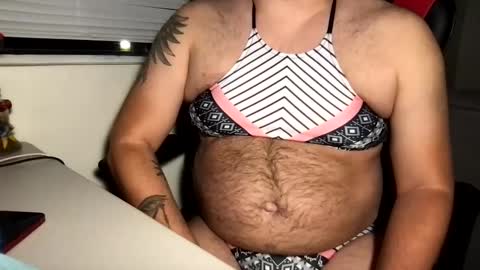 Snapshot of crossdressercrowe chatting on 10/05/25, 01:04 Insta theramonacrowecd online show from 10/05/25, 01:04