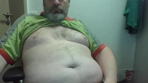 Snapshot of crouch1 chatting on 05/05/26, 10:34 Crouch1 online show from 05/05/26, 10:34