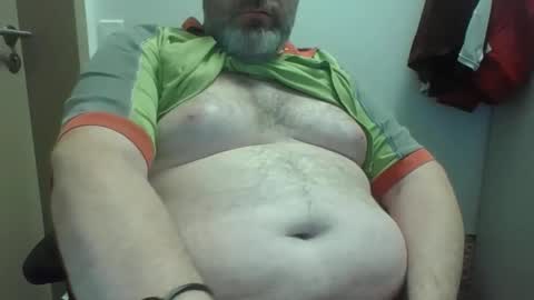 Snapshot of crouch1 chatting on 05/14/26, 10:33 Crouch1 online show from 05/14/26, 10:33