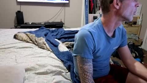 Crownandkat online show from 04/25/26, 08:50