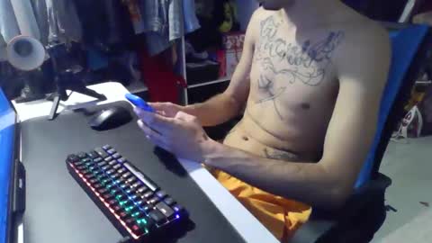 Snapshot of crudosoy chatting on 10/30/25, 03:24 Carlo online show from 10/30/25, 03:24