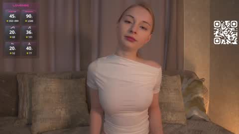 Snapshot of cruelcutie chatting on 11/26/25, 09:43 Rina online show from 11/26/25, 09:43