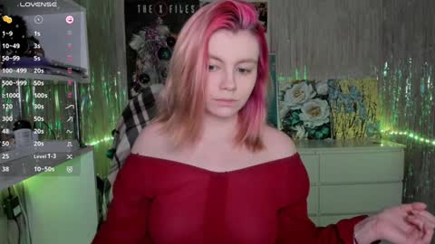 Snapshot of cryptobjgirlv2 chatting on 12/30/24, 04:40 Lilith online show from 12/30/24, 04:40