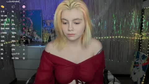 Snapshot of cryptobjgirlv2 chatting on 01/23/25, 04:59 Lilith online show from 01/23/25, 04:59