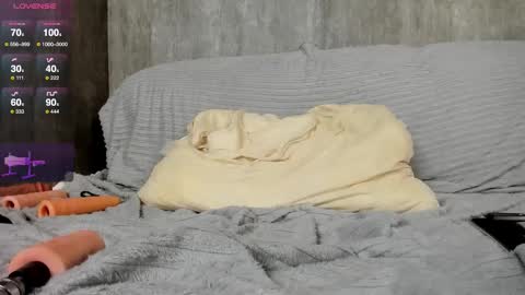 Snapshot of crysta_liza chatting on 10/30/25, 10:10 crysta liza online show from 10/30/25, 10:10