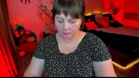 Snapshot of crystaalstaar chatting on 10/28/25, 09:17 Anna online show from 10/28/25, 09:17