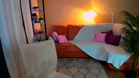 Snapshot of crystaalstaar chatting on 11/18/25, 11:15 Anna online show from 11/18/25, 11:15