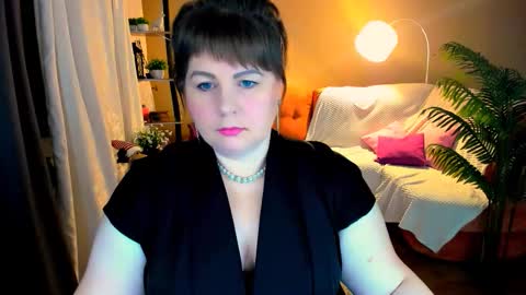 Snapshot of crystaalstaar chatting on 11/22/25, 06:51 Anna online show from 11/22/25, 06:51