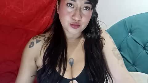 Snapshot of crystal_669 chatting on 12/18/25, 04:07 carol online show from 12/18/25, 04:07