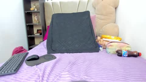 crystal_butterfly1 online show from 02/12/25, 02:32