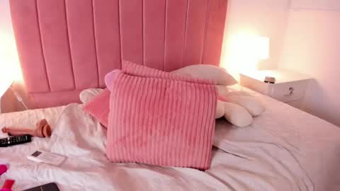 Snapshot of crystal_hartx chatting on 01/11/25, 09:26 Crystal online show from 01/11/25, 09:26