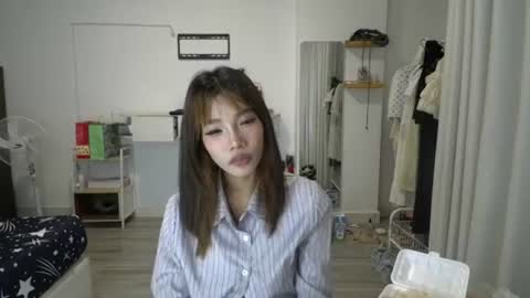 Snapshot of crystal_lee_yoon chatting on 06/10/26, 12:26 Crystal lee online show from 06/10/26, 12:26