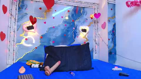 Snapshot of crystal_love08 chatting on 02/02/26, 07:23 crystal online show from 02/02/26, 07:23