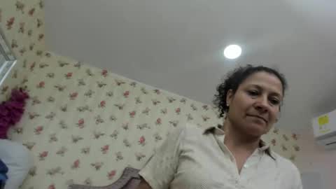 Snapshot of crystal_watson0 chatting on 05/19/26, 01:28 Milf Latina online show from 05/19/26, 01:28