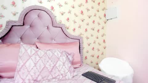 Snapshot of crystal_watson0 chatting on 05/20/26, 02:12 Milf Latina online show from 05/20/26, 02:12