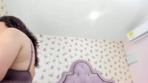 Snapshot of crystal_watson0 chatting on 06/11/26, 03:32 Milf Latina online show from 06/11/26, 03:32
