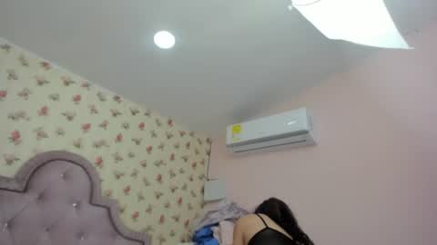 Snapshot of crystal_watson0 chatting on 07/13/26, 01:36 Milf Latina online show from 07/13/26, 01:36