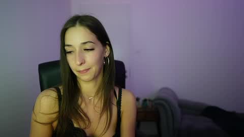 Snapshot of crystalbrunette18 chatting on 05/13/26, 06:16 Crystalbrunette18 online show from 05/13/26, 06:16