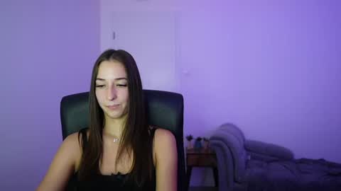 Snapshot of crystalbrunette18 chatting on 06/27/26, 06:35 Crystalbrunette18 online show from 06/27/26, 06:35