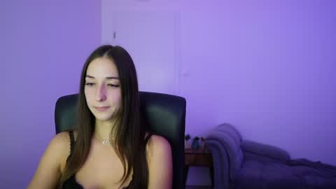 Snapshot of crystalbrunette18 chatting on 07/05/26, 06:04 Crystalbrunette18 online show from 07/05/26, 06:04