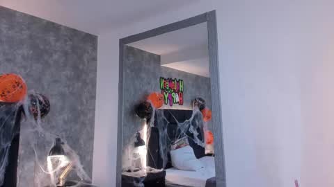 Snapshot of crystaldarliing chatting on 10/22/25, 03:23 Crystal online show from 10/22/25, 03:23