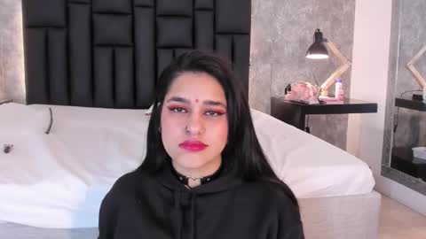 Snapshot of crystaldarliing chatting on 11/10/25, 03:44 Crystal online show from 11/10/25, 03:44