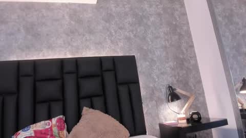 Snapshot of crystaldarliing chatting on 11/26/25, 03:24 Crystal online show from 11/26/25, 03:24