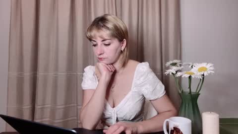 Snapshot of crystalfever_ chatting on 07/04/26, 08:04 Mary online show from 07/04/26, 08:04