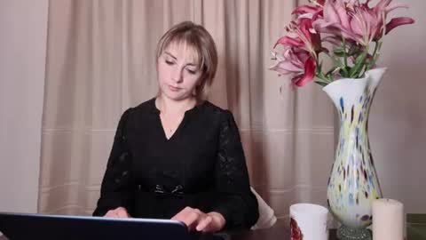 Snapshot of crystalfever_ chatting on 07/11/26, 08:22 Mary online show from 07/11/26, 08:22