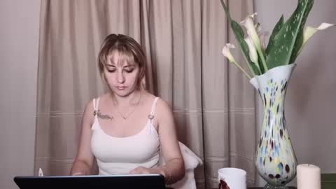 Snapshot of crystalfever_ chatting on 07/19/26, 07:50 Mary online show from 07/19/26, 07:50