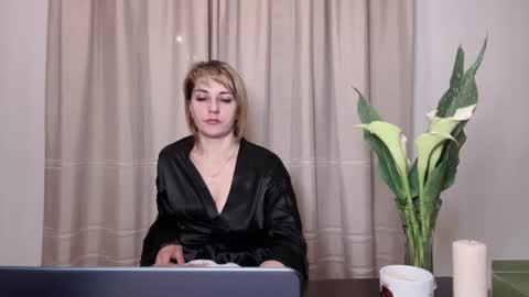 Snapshot of crystalfever_ chatting on 07/27/26, 08:05 Mary online show from 07/27/26, 08:05