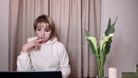 Snapshot of crystalfever_ chatting on 07/28/26, 08:45 Mary online show from 07/28/26, 08:45
