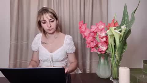 Snapshot of crystalfever_ chatting on 07/31/26, 08:41 Mary online show from 07/31/26, 08:41