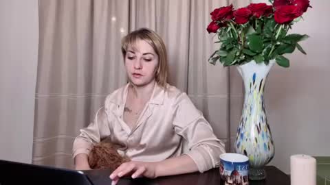 Snapshot of crystalfever_ chatting on 08/04/26, 08:33 Mary online show from 08/04/26, 08:33