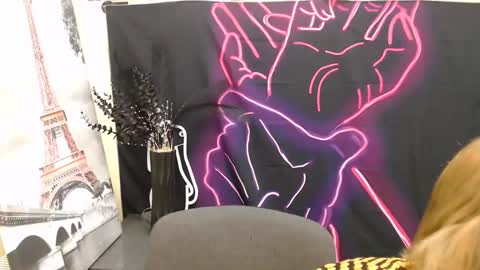 Snapshot of crystalgirl__ chatting on 01/08/25, 12:47 Stella online show from 01/08/25, 12:47