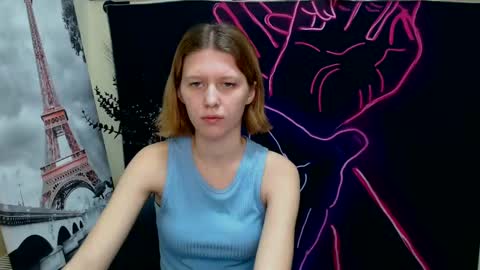 Snapshot of crystalgirl__ chatting on 01/08/25, 04:00 Stella online show from 01/08/25, 04:00