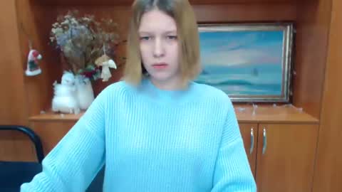 Snapshot of crystalgirl__ chatting on 01/17/25, 03:22 Stella online show from 01/17/25, 03:22