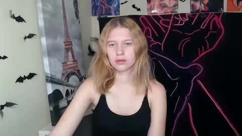 Snapshot of crystalgirl__ chatting on 10/30/25, 07:32 Stella online show from 10/30/25, 07:32